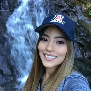 Meet your Posher, Alejandra